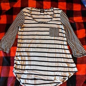 Bobeau Black and Off White 3/4 Sleeve Fitted Blouse